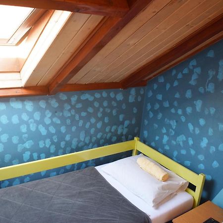 Favela Hostel Загреб Экстерьер фото