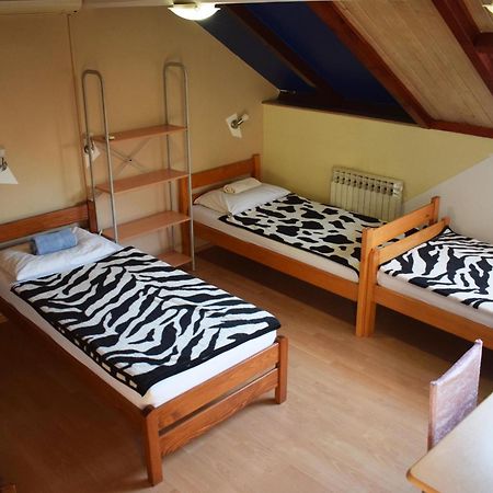 Favela Hostel Загреб Экстерьер фото
