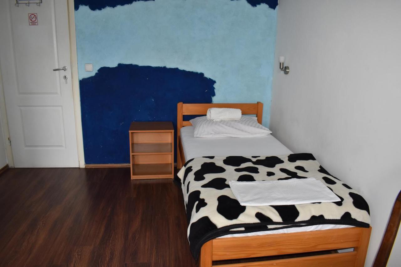 Favela Hostel Загреб Экстерьер фото