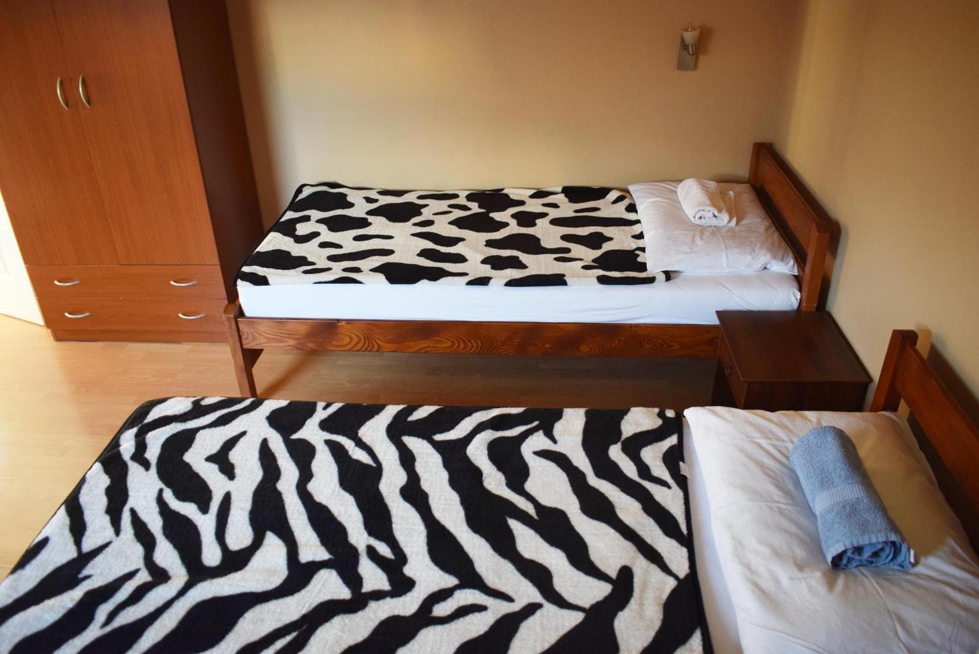 Favela Hostel Загреб Экстерьер фото