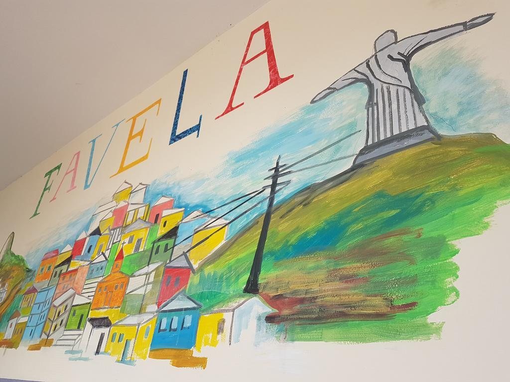 Favela Hostel Загреб Экстерьер фото