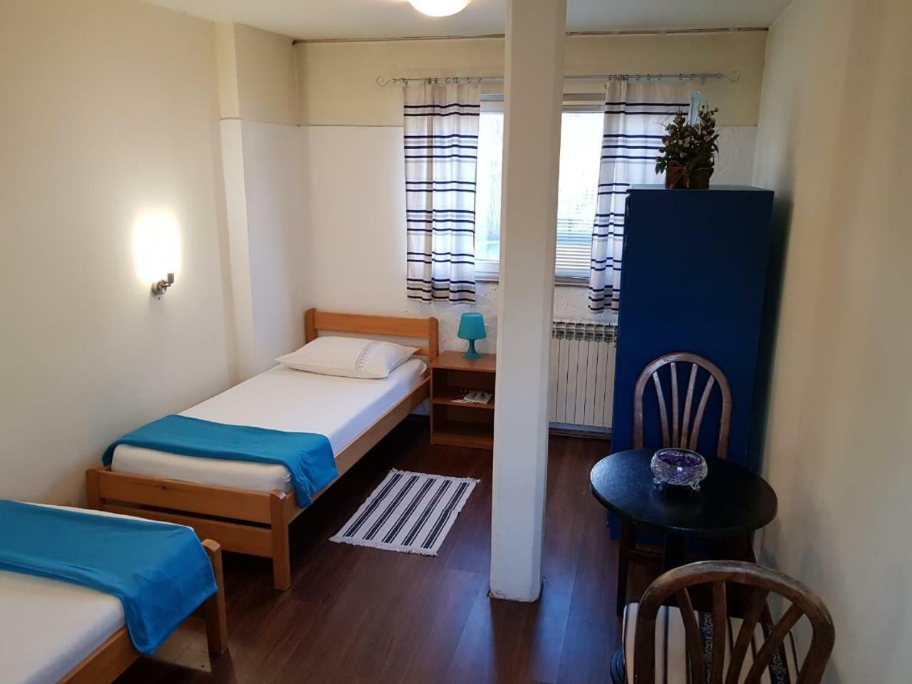 Favela Hostel Загреб Экстерьер фото