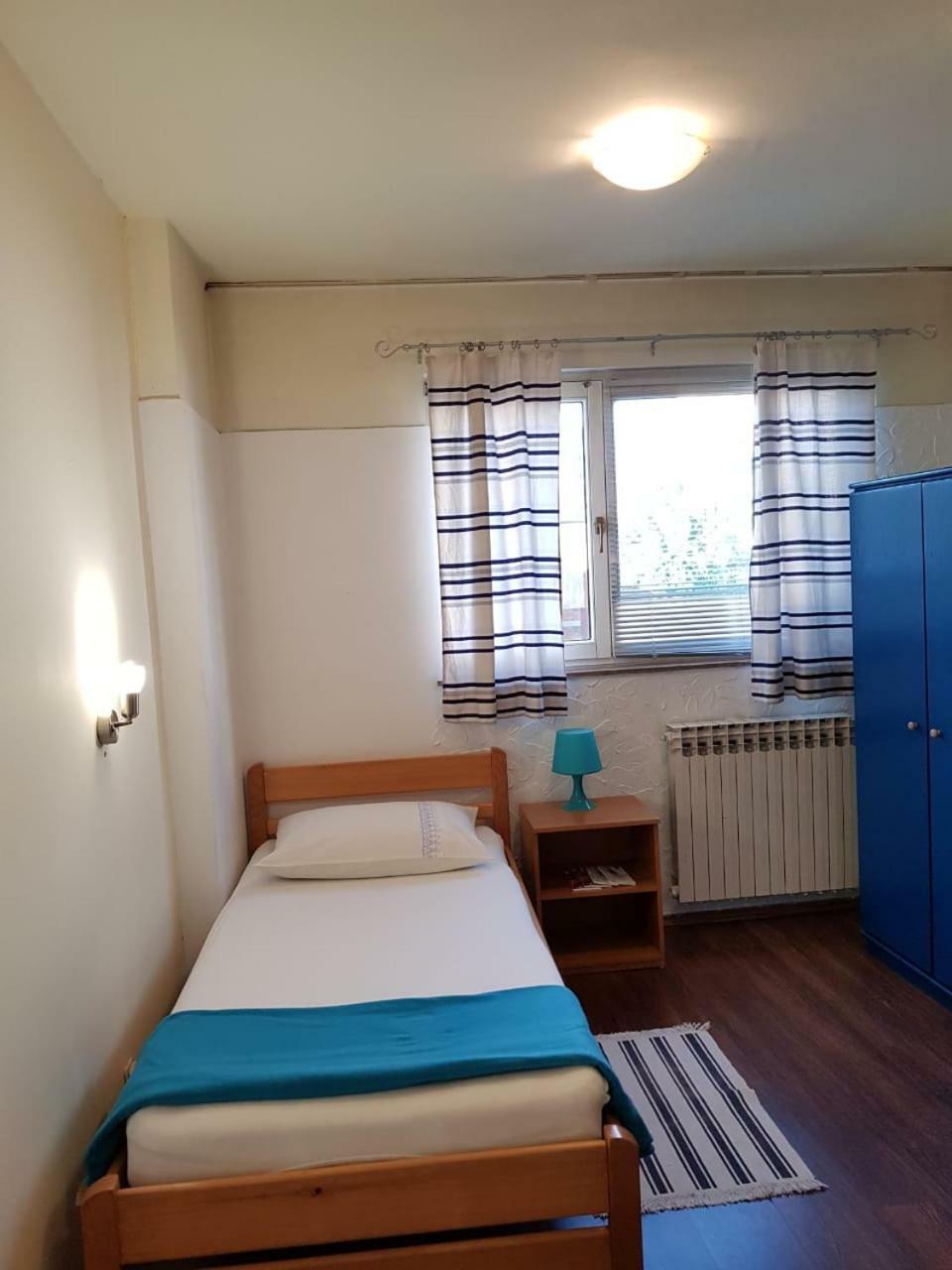 Favela Hostel Загреб Экстерьер фото